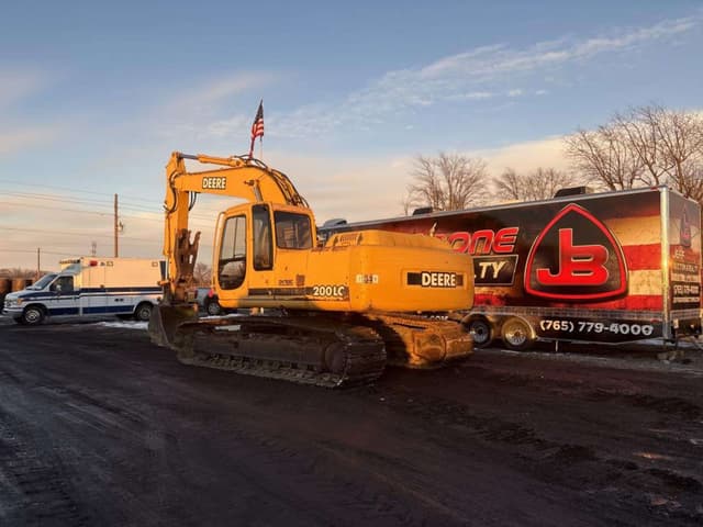 Image of John Deere 200LC equipment image 1