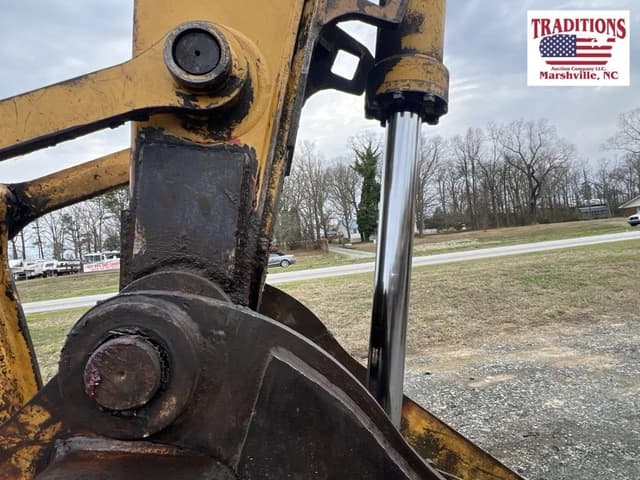 Image of John Deere 200LC equipment image 3