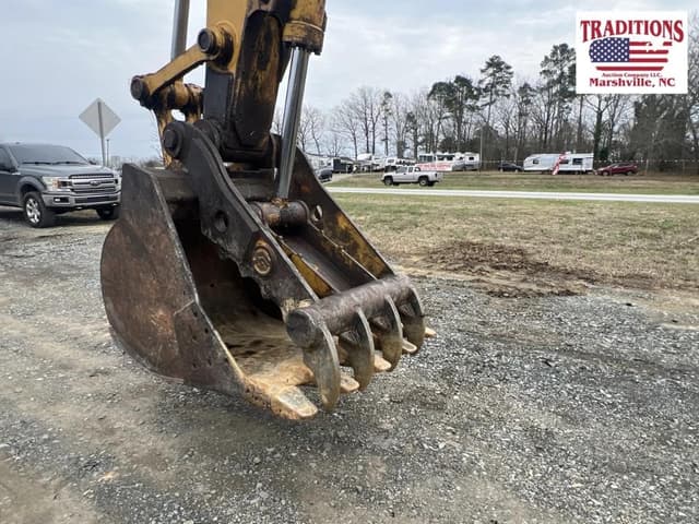 Image of John Deere 200LC equipment image 2
