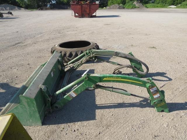 Image of John Deere 200X equipment image 1