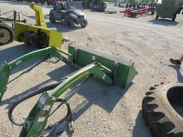 Image of John Deere 200X equipment image 3