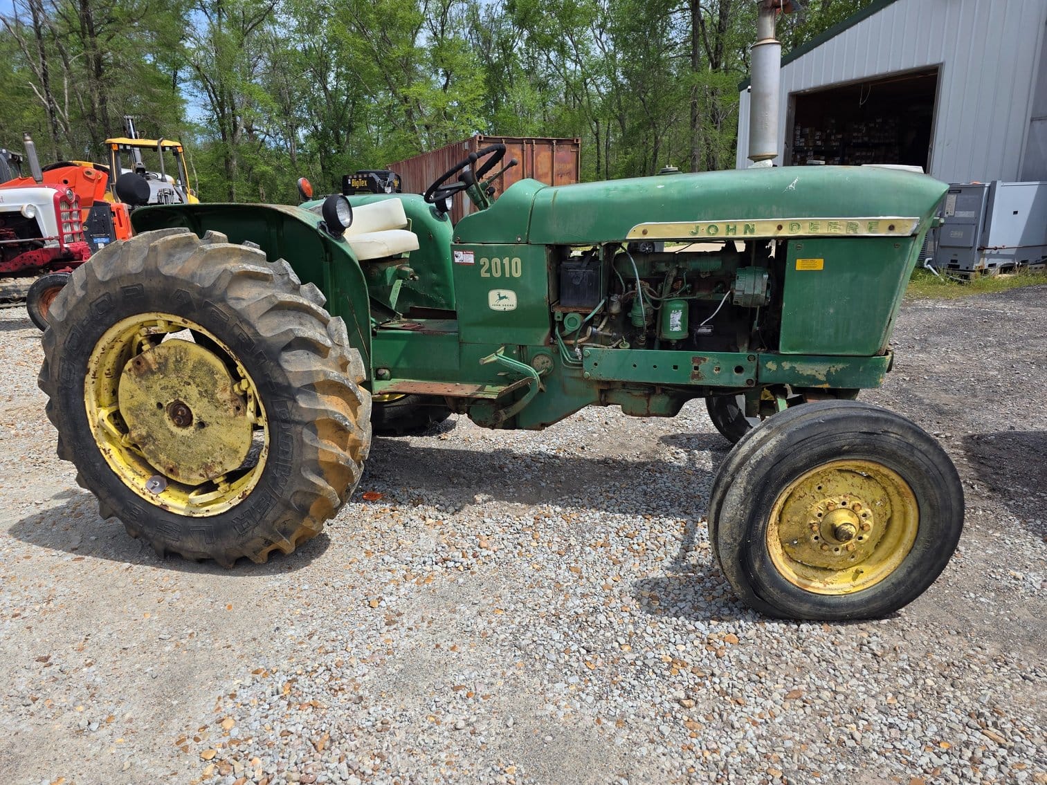 John Deere 2010 Equipment Image0