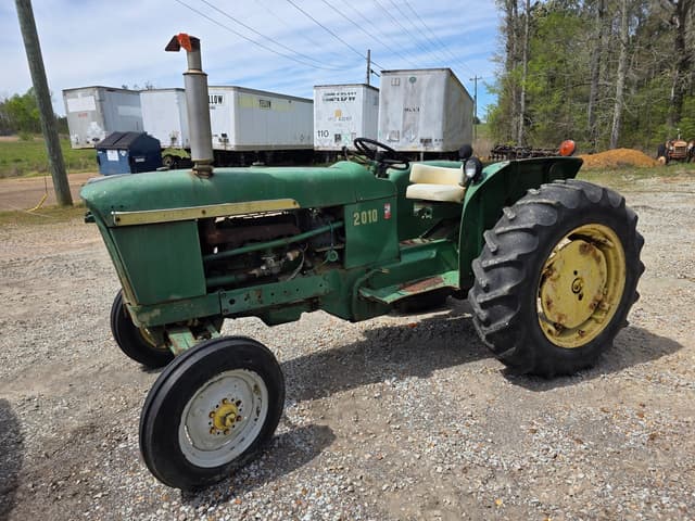 Image of John Deere 2010 equipment image 1