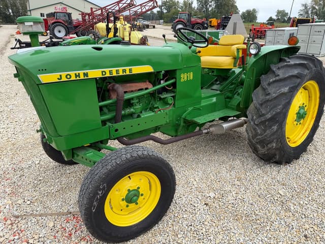 Image of John Deere 2010 equipment image 1