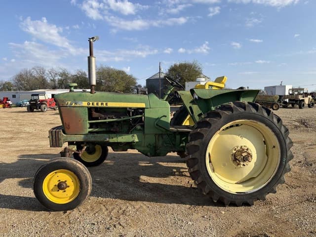 Image of John Deere 2010 equipment image 1