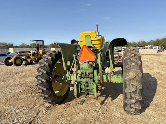 Image of John Deere 2010 equipment image 3