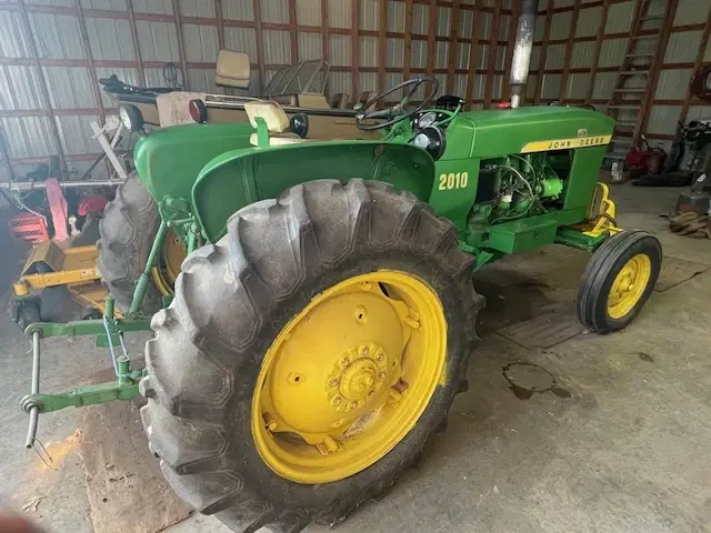 Image of John Deere 2010 Image 1