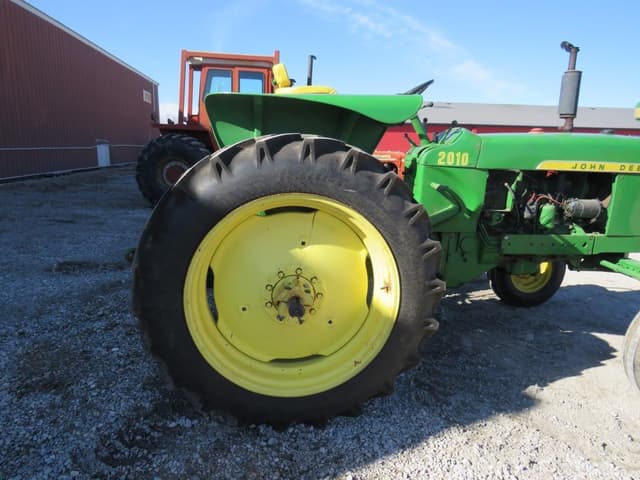 Image of John Deere 2010 equipment image 2