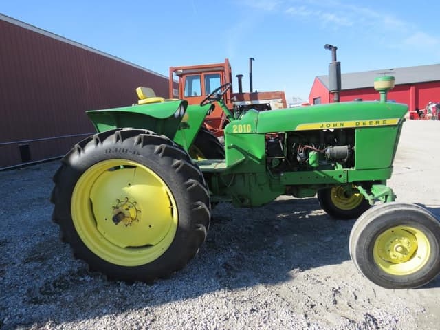 Image of John Deere 2010 equipment image 1