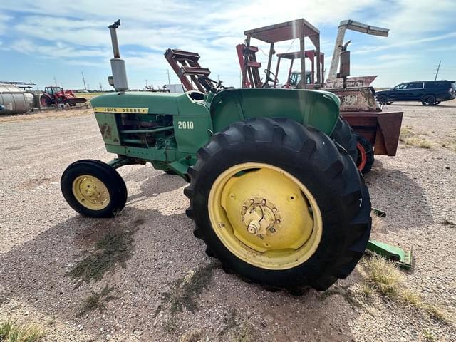 Image of John Deere 2010 equipment image 3