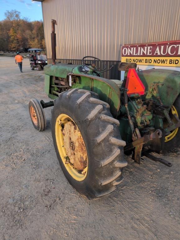 Image of John Deere 2010 equipment image 1