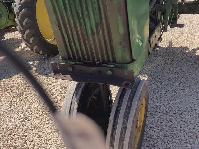 Image of John Deere 2010 equipment image 1
