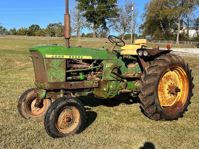 Image of John Deere 2010 equipment image 1