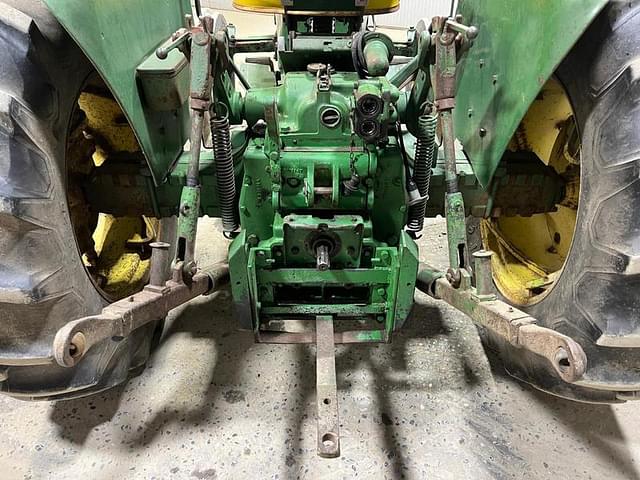Image of John Deere 2010 equipment image 4