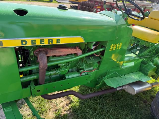 Image of John Deere 2010 equipment image 3