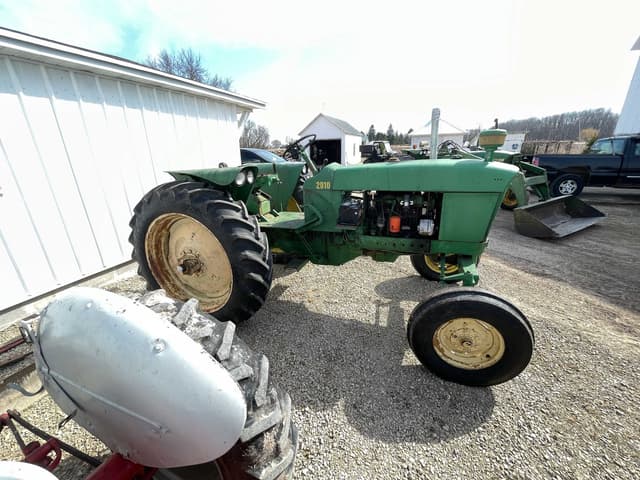 Image of John Deere 2010 equipment image 3
