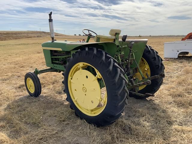 Image of John Deere 2010 equipment image 4