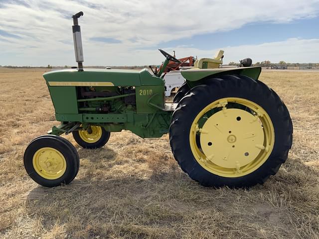 Image of John Deere 2010 equipment image 3