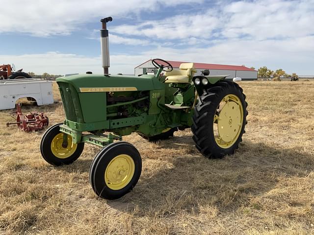 Image of John Deere 2010 equipment image 1