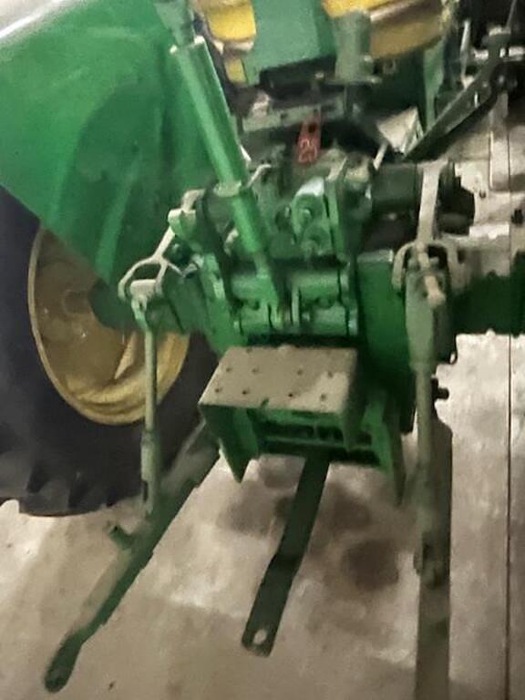 Image of John Deere 2010 equipment image 1
