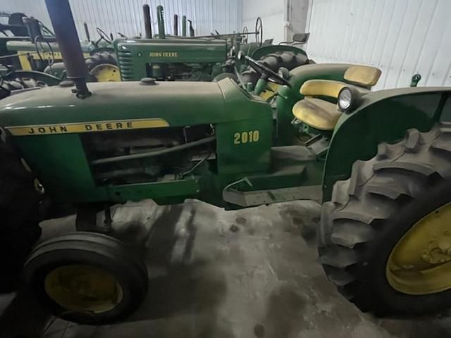 Image of John Deere 2010 equipment image 3