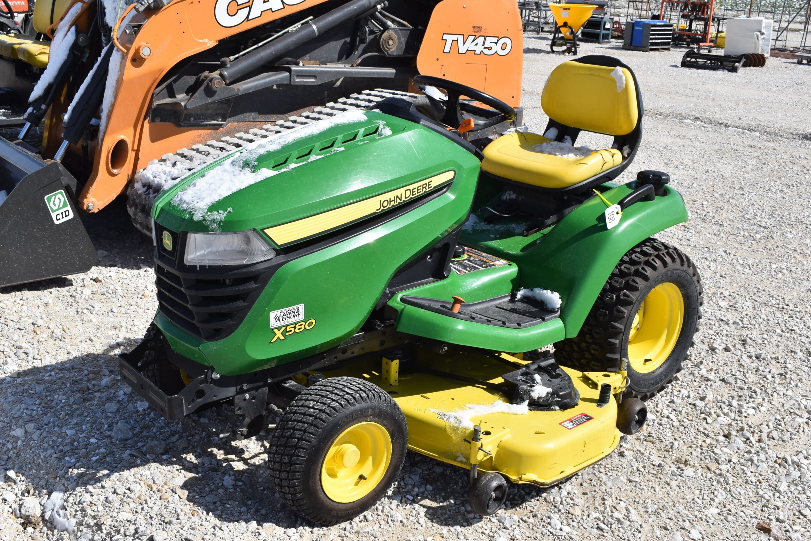 2017 John Deere X580 Equipment Image0