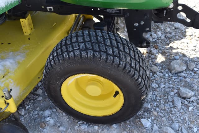 Image of John Deere X580 equipment image 3