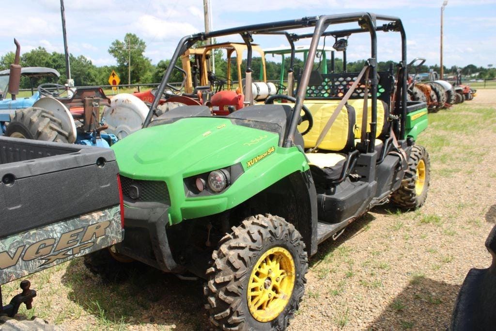 John Deere XUV 590M S4 Equipment Image0