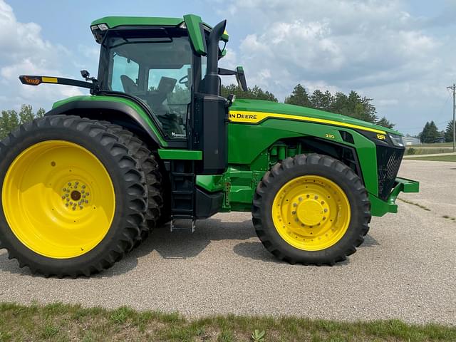 Image of John Deere 8R 230 equipment image 3