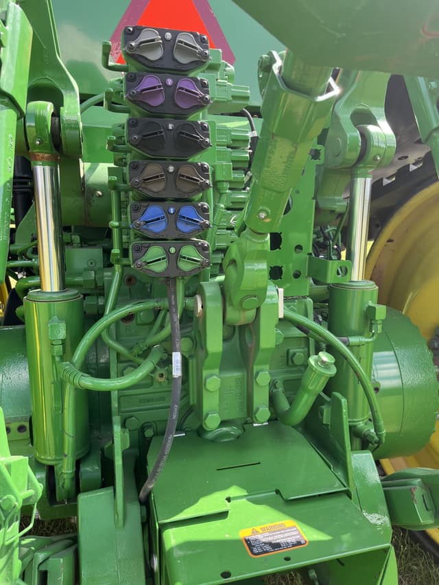 Image of John Deere 8RT 310 equipment image 4