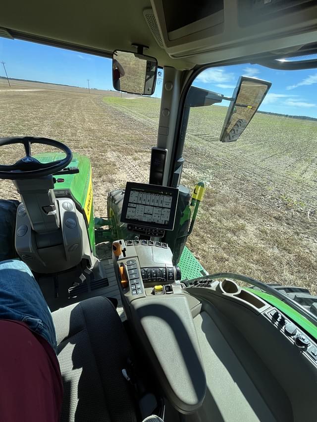 Image of John Deere 8R 310 equipment image 2