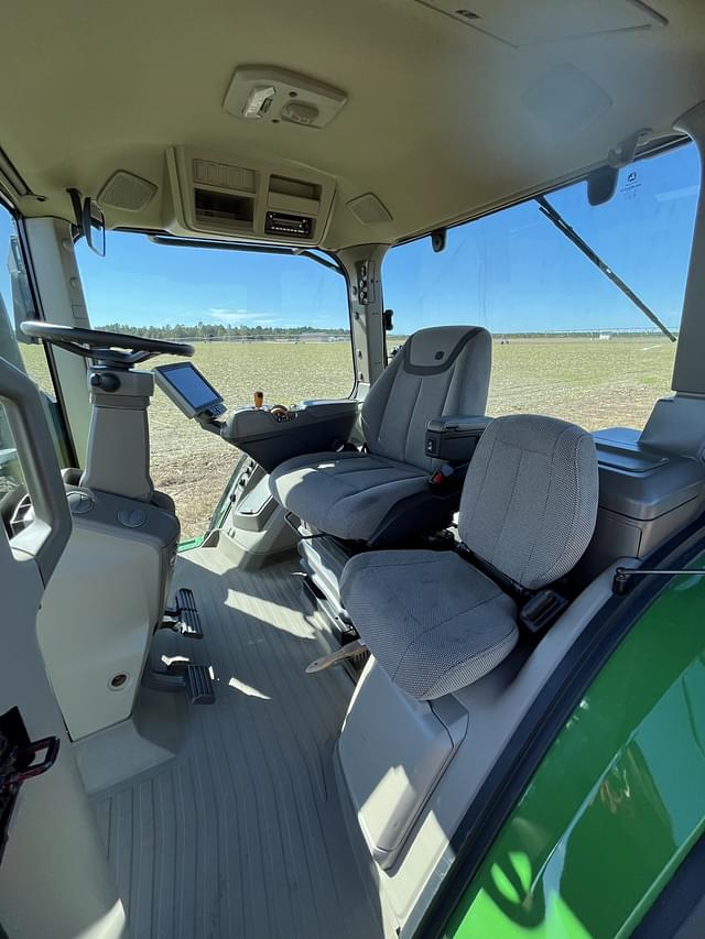 Image of John Deere 8R 310 equipment image 3