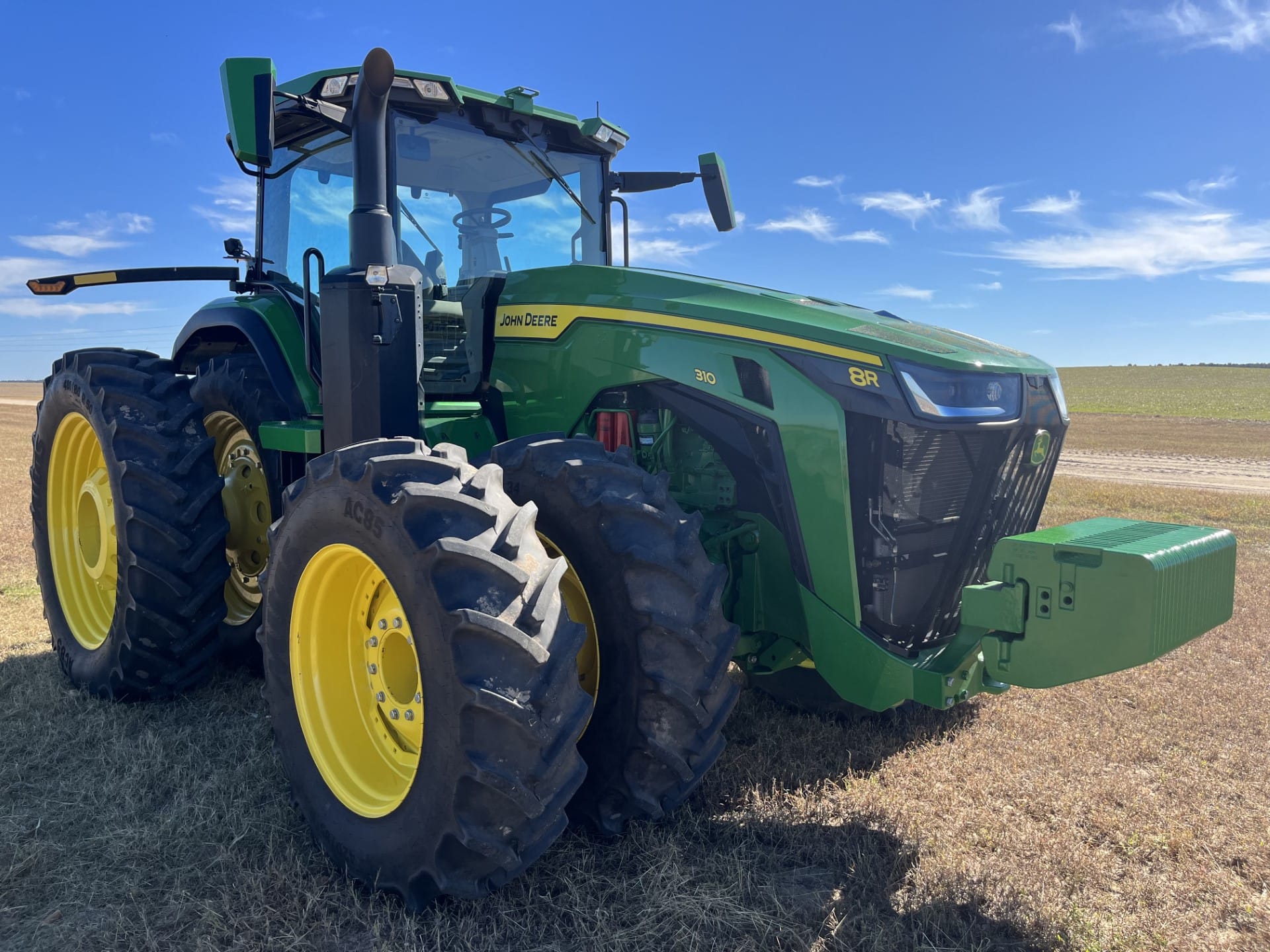 2022 John Deere 8R 310 Equipment Image0