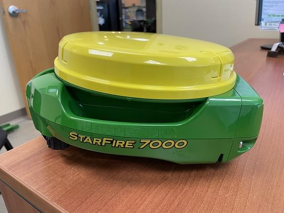 Image of John Deere StarFire 7000 equipment image 1