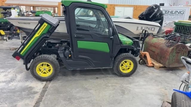 Image of John Deere XUV 835R equipment image 1