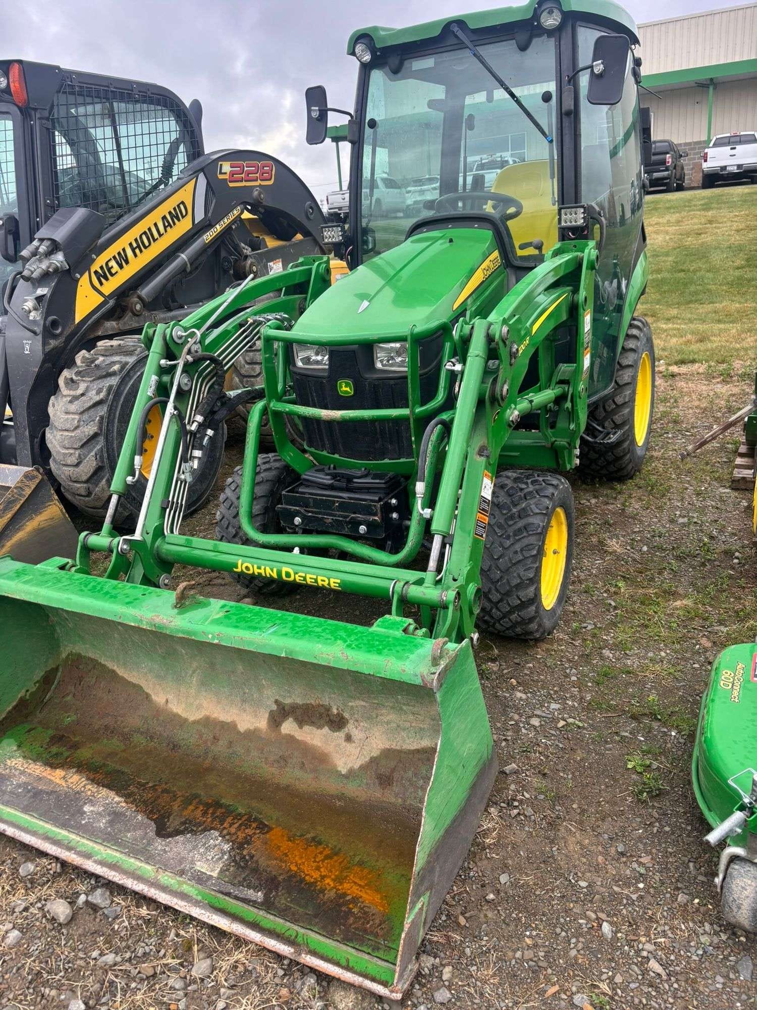 2020 John Deere 2025R Equipment Image0