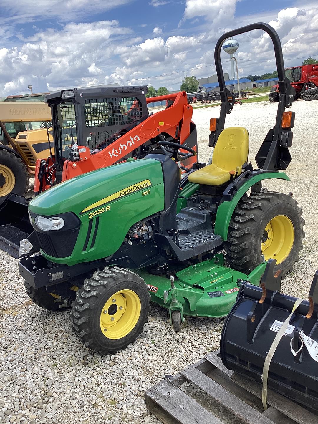 Image of John Deere 2025R Image 0