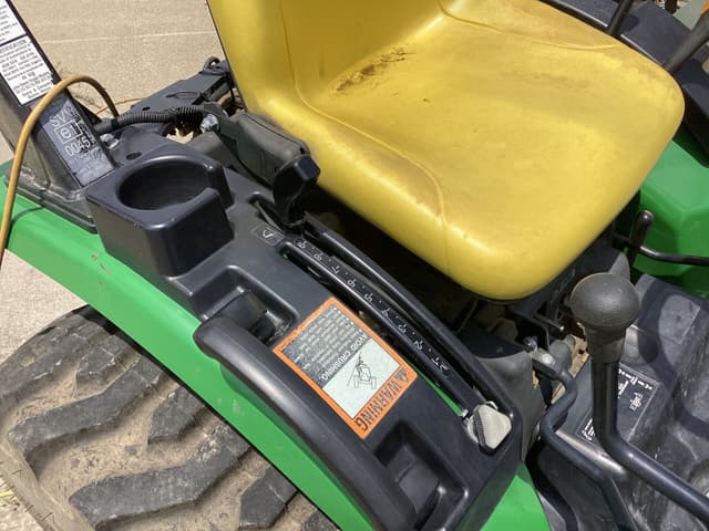 Image of John Deere 2025R equipment image 2