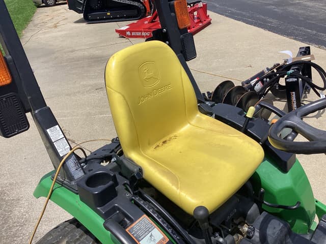 Image of John Deere 2025R equipment image 4