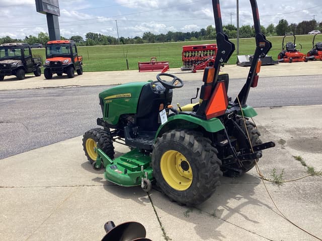 Image of John Deere 2025R equipment image 4