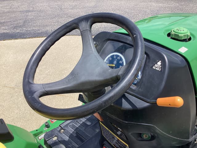 Image of John Deere 2025R equipment image 3
