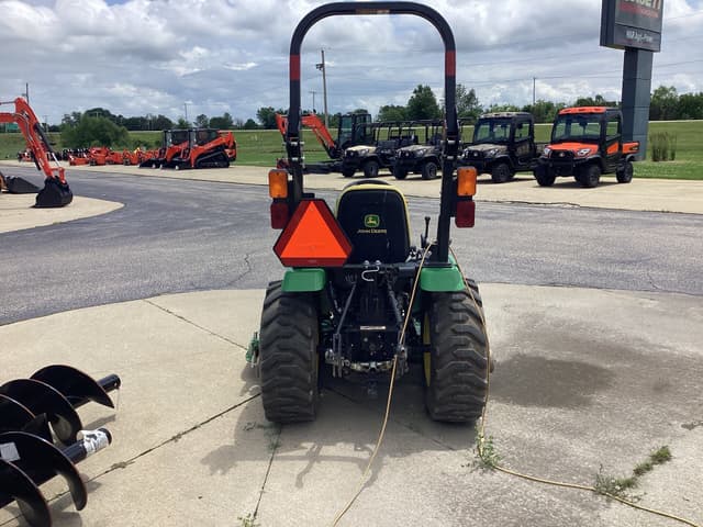 Image of John Deere 2025R equipment image 3