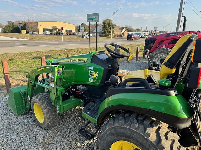 Image of John Deere 2025R equipment image 4