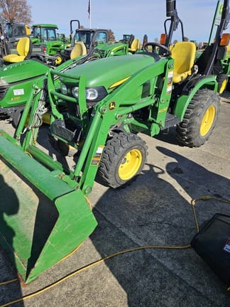 2015 John Deere 2025R Equipment Image0
