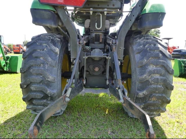 Image of John Deere 2025R equipment image 4