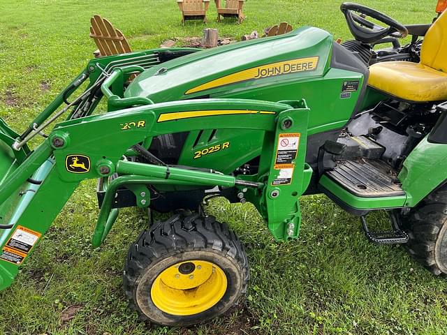 Image of John Deere 2025R equipment image 1