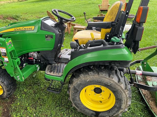 Image of John Deere 2025R equipment image 3