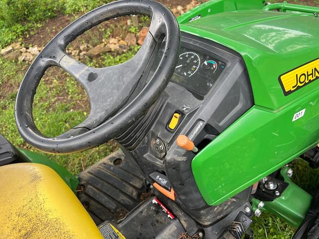 Image of John Deere 2025R equipment image 4