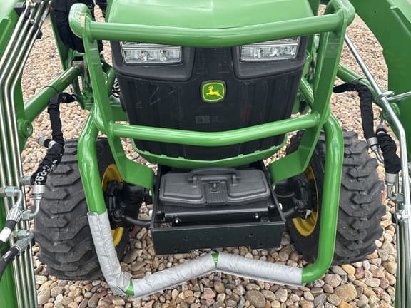 Image of John Deere 2025R equipment image 4