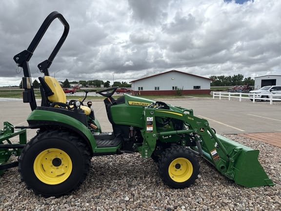 John Deere 2025R Equipment Image0